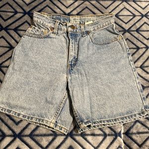 90s Levi’s 550 Relaxed Denim Shorts
